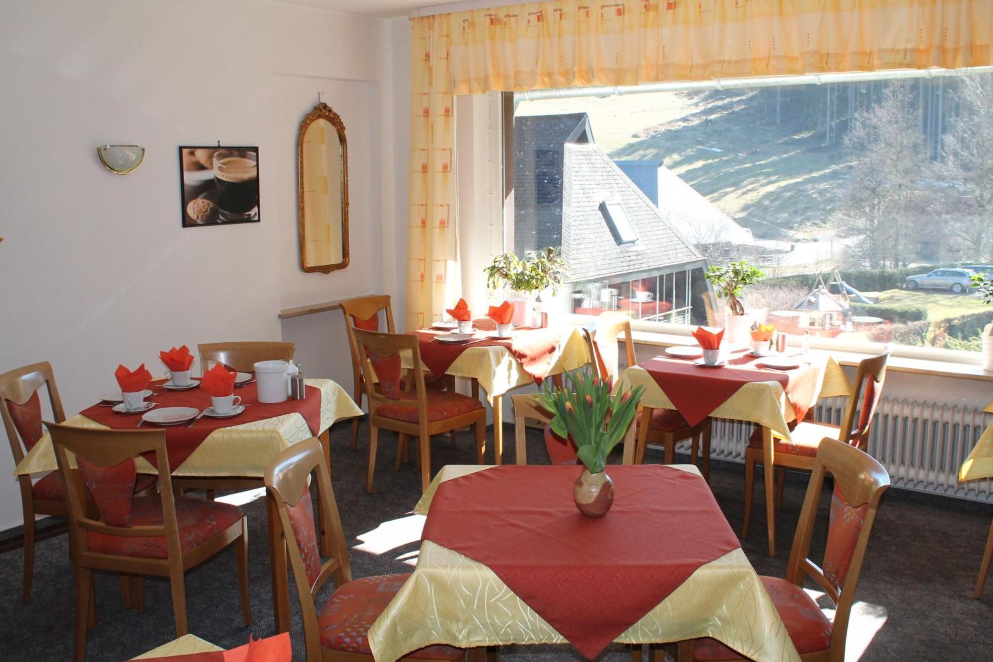 Hotel-Pension Thome Hinterzarten Exterior photo